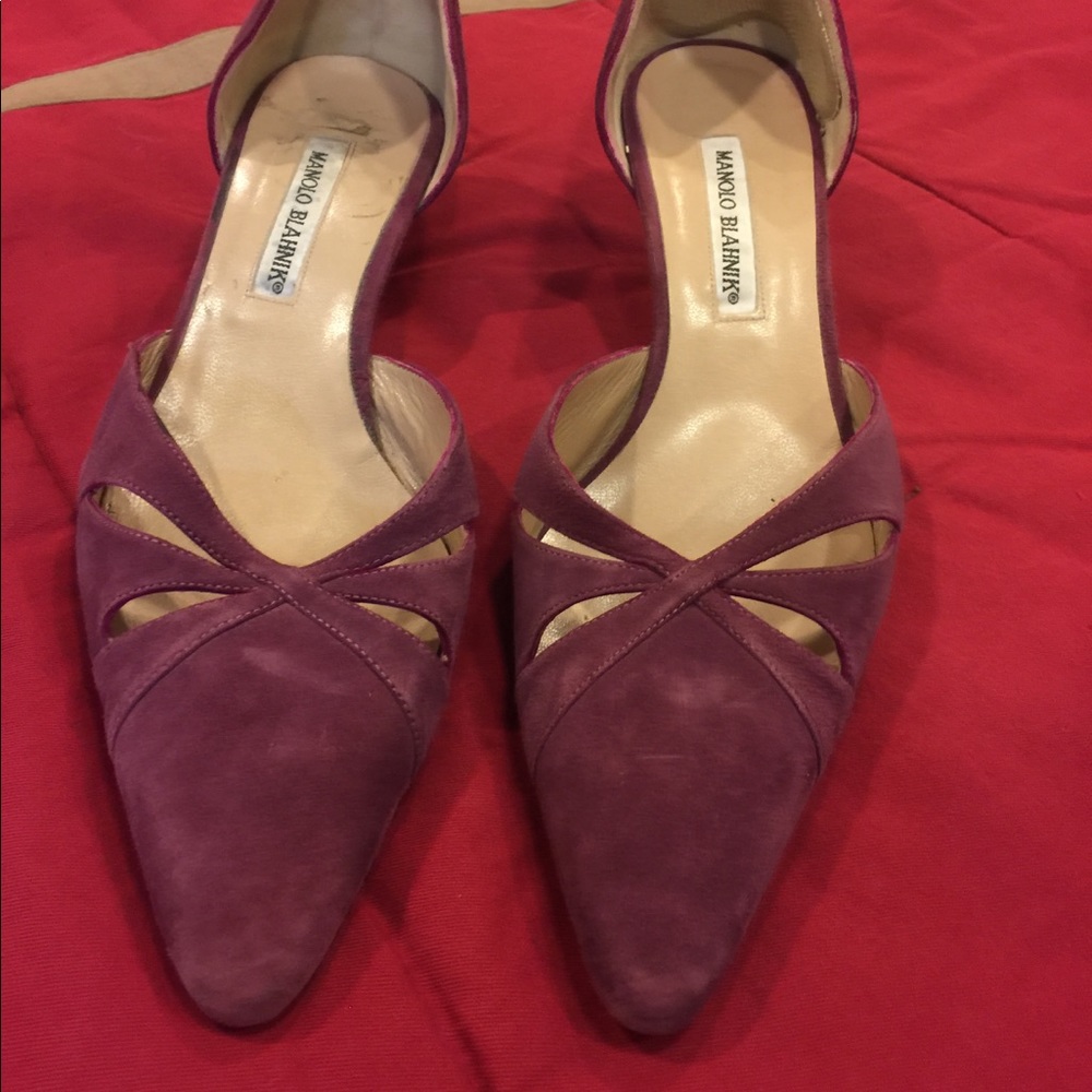 Manolo Blahnik maroon suede kitten heels